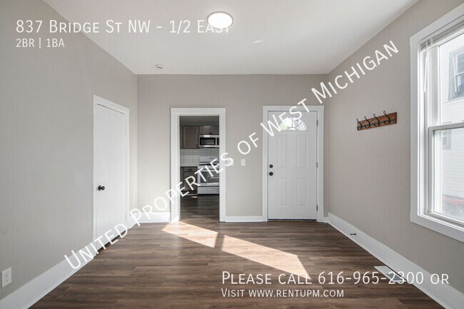 Foto del edificio - 837 Bridge St NW