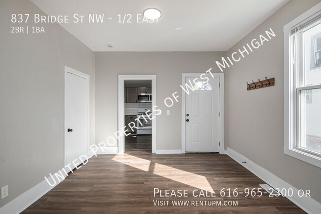 Building Photo - Available Now | Newly Renovated 2 Bed 1 Ba...