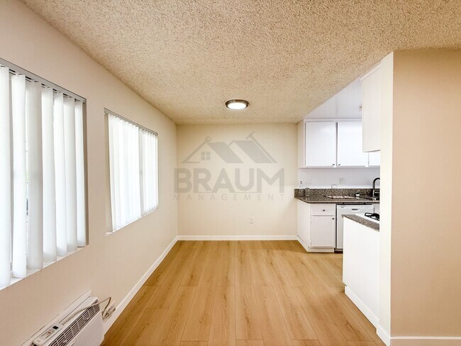 Building Photo - 5461 Kester Ave
