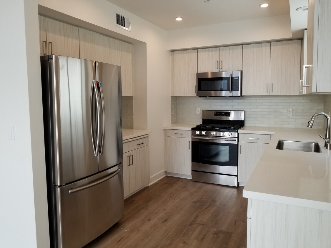 6133 Fountain Ave, Los Angeles, CA 90028 Townhome Rentals in Los