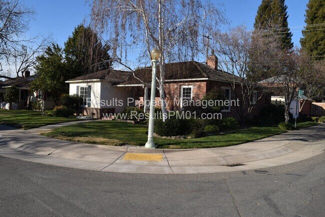 Foto del edificio - Beautiful 3 Bedroom in charming Land Park