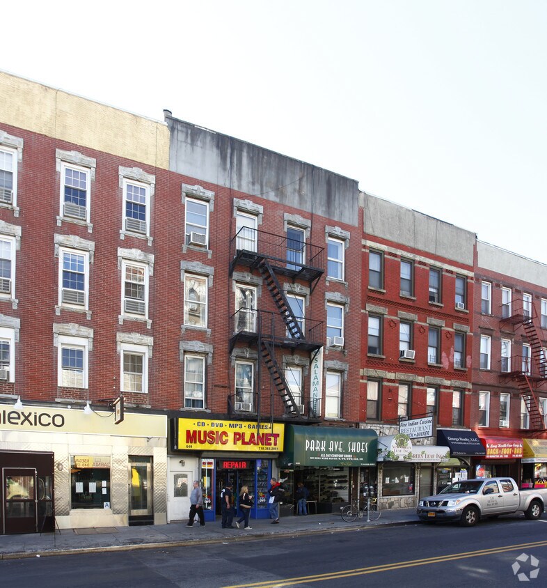 Foto principal - 649 Manhattan Ave