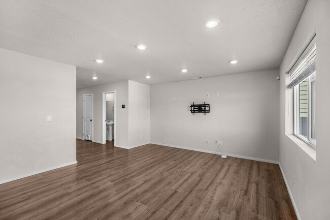 Building Photo - Beautiful 2022 Built Home With Views!