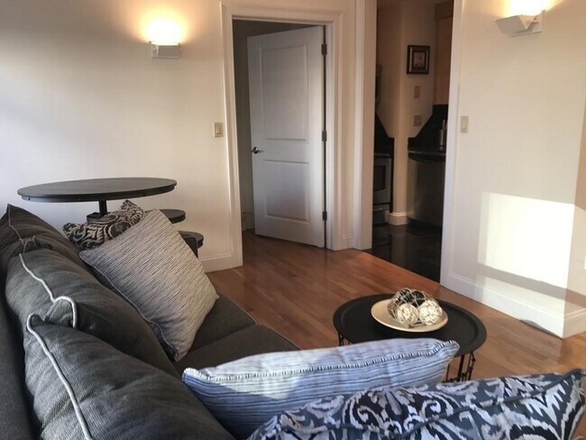 Building Photo - 42 Beach St