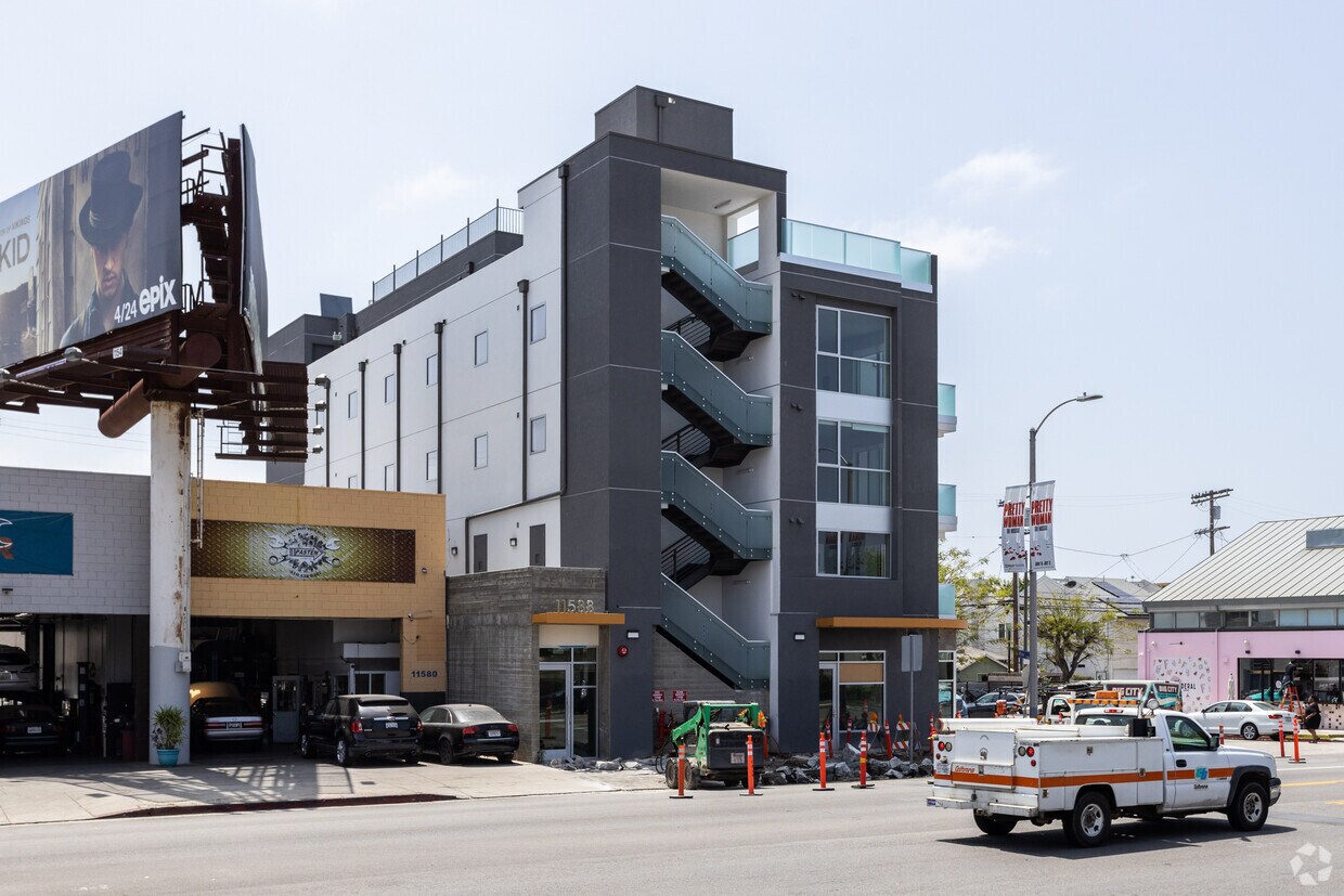 Pico Federal Apartments 1158811590 W Pico Blvd Los Angeles, CA