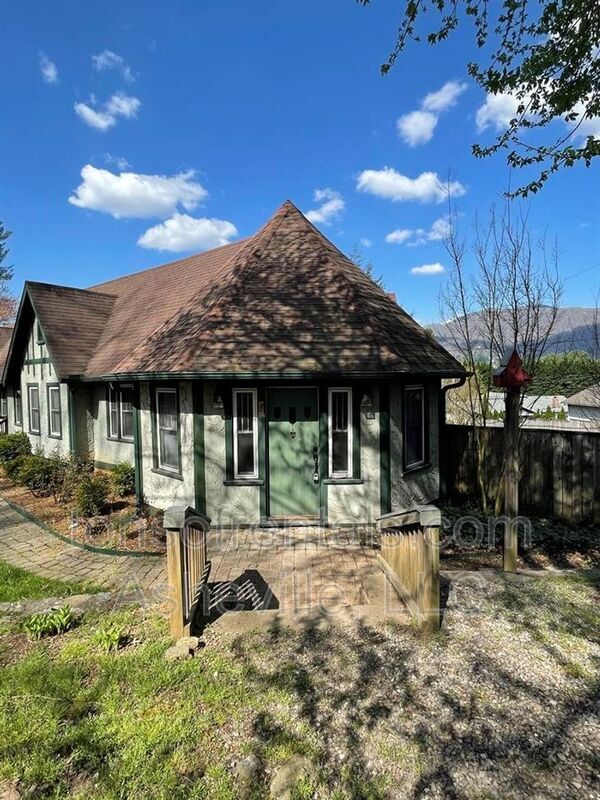 Primary Photo - 3 Gables Pl