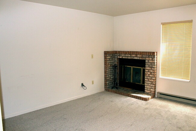 Building Photo - 3200 Azalea Dr
