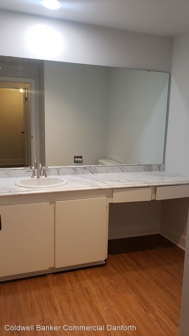 Building Photo - 2 br, 1.5 bath House - 14621 NE 35th St, #1