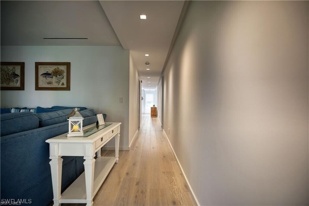 Foto principal - 570 102nd Ave N