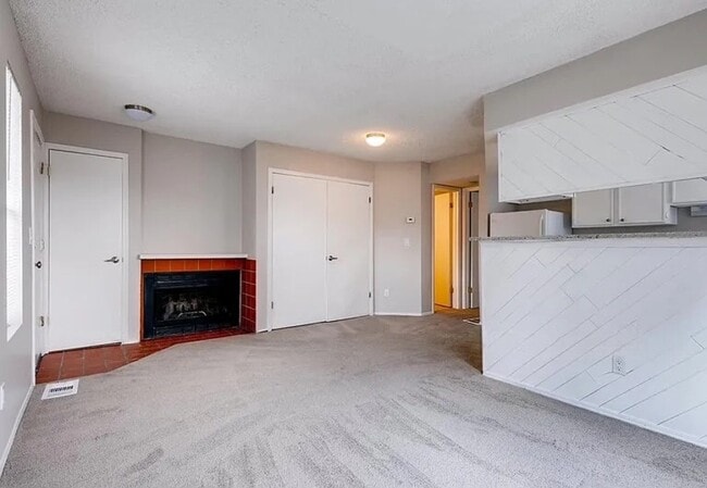 Building Photo - 17050 E Ford Dr