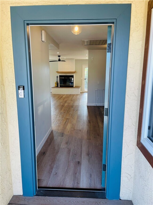 Foto del edificio - 23250 Clipper Ct