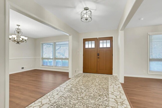 Foto del edificio - 1939 Cedar Canyon Dr NE