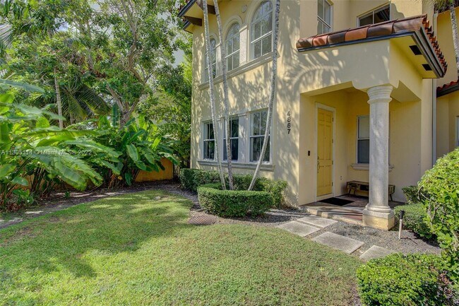 Building Photo - 4867 Ponce de Leon Blvd