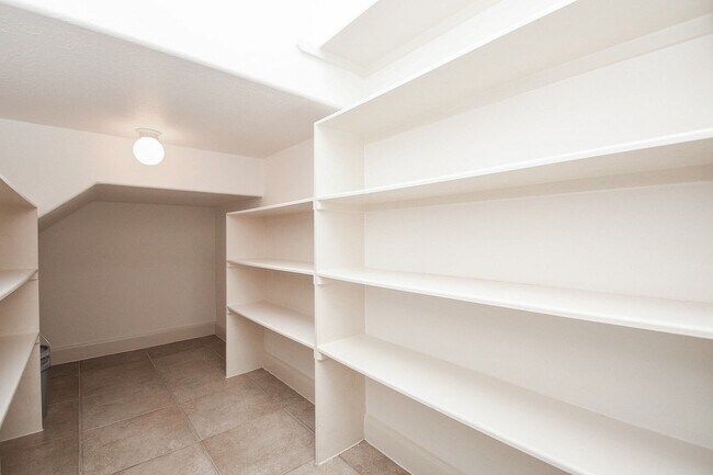 Foto del edificio - 3326 Memorial Crest Blvd