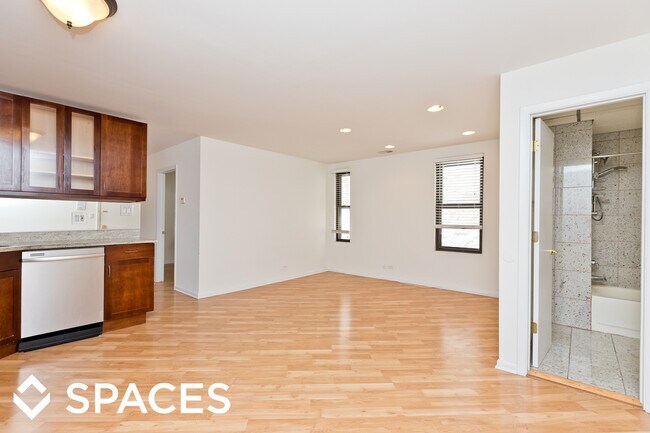 Foto del edificio - 2518 N Southport Ave
