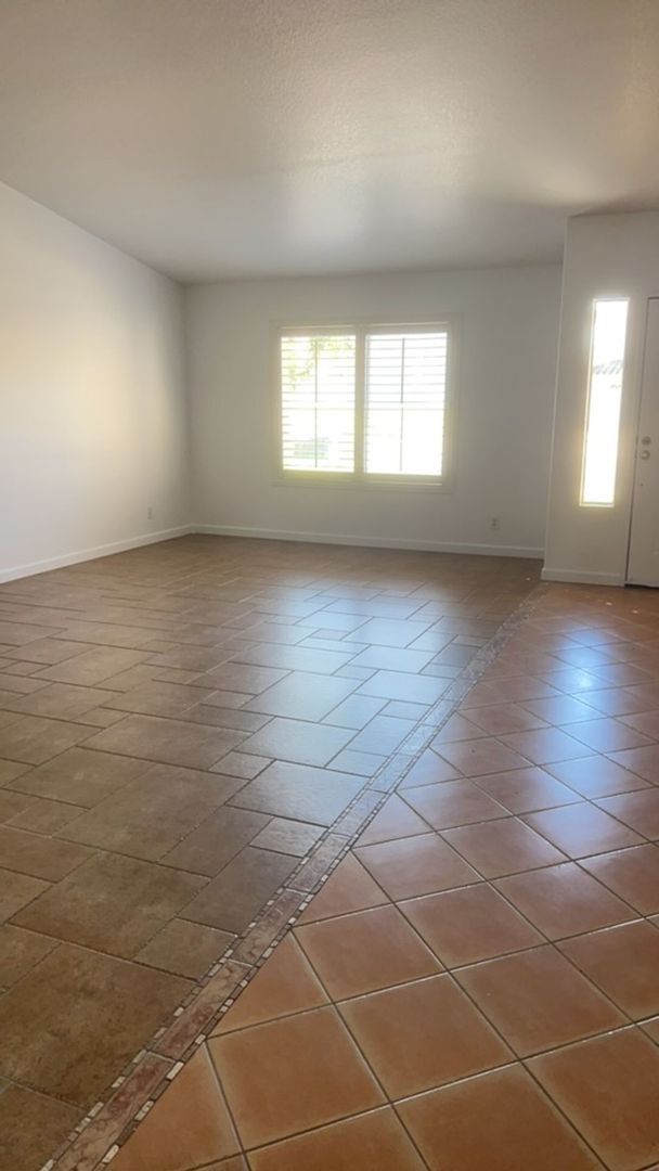 Building Photo - Beautiful Single-Family Home in the Desira...