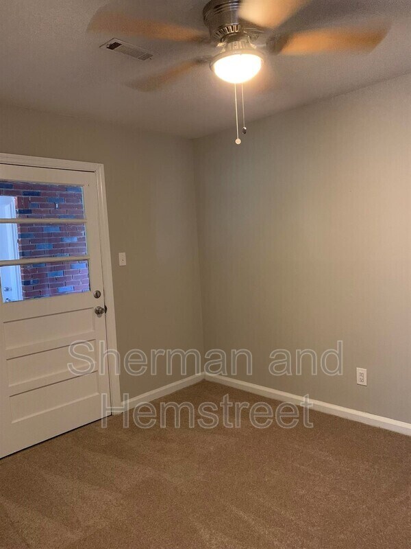 Building Photo - 837 Lake Terrace Dr
