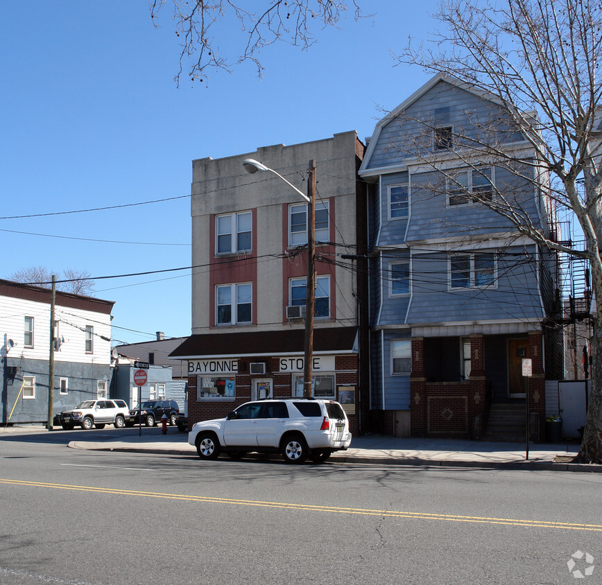 Foto del edificio - 488 Kennedy Blvd