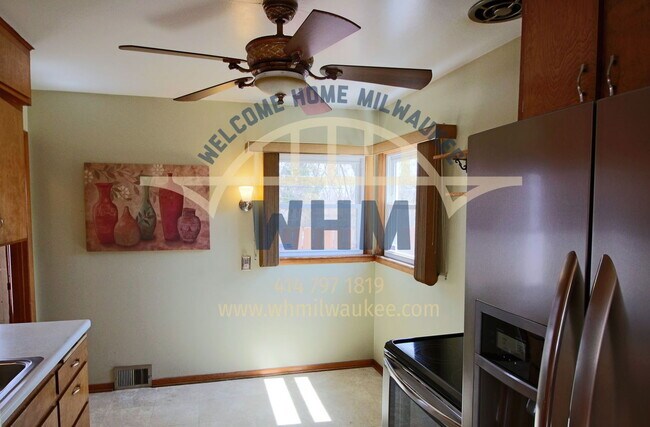 Foto del edificio - 7126 W Tallmadge Pl