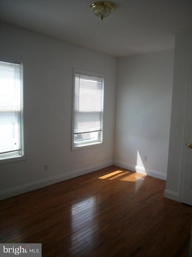 Building Photo - 122 E Gay St