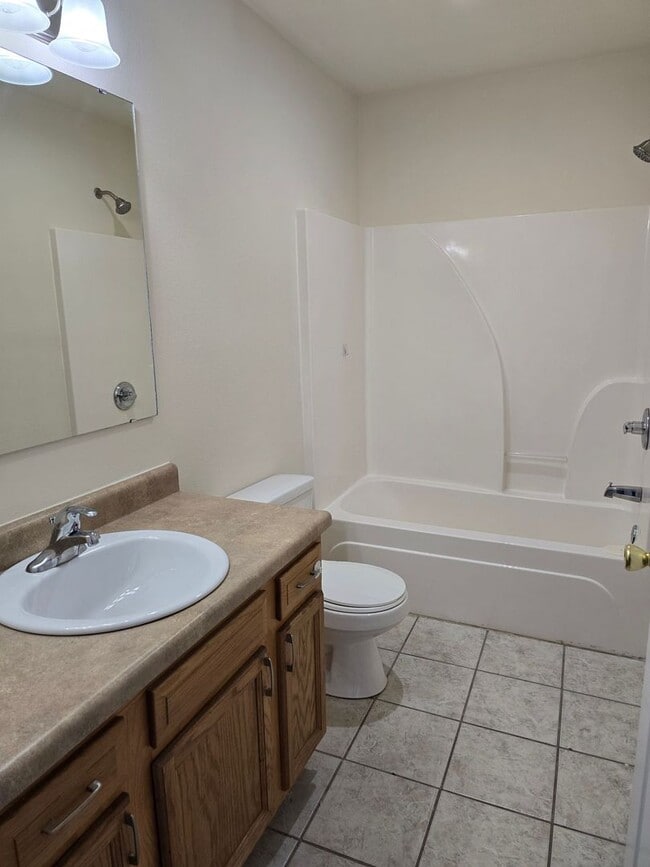 Building Photo - Beautiful Move in ready House!