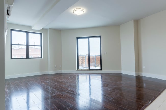 Building Photo - 1122 Chestnut Avenue
