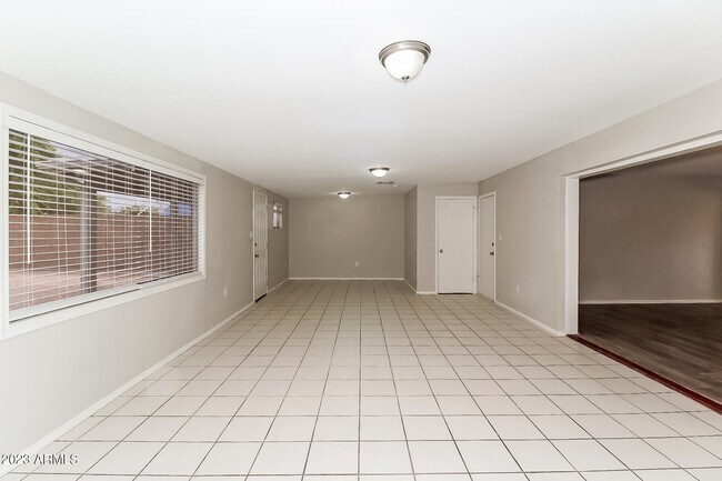 Foto del edificio - 3638 W Luke Ave