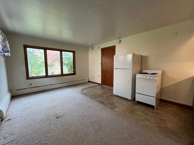 Foto del edificio - 1702 E 2nd St