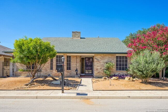 Foto del edificio - SPACIOUS 3-BEDROOM IN WINDCREST