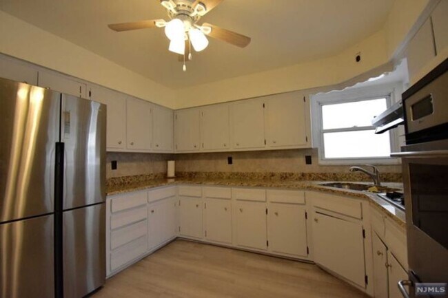 Foto del edificio - 86 Palisade Ave