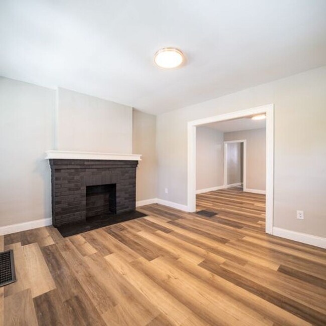 Foto del edificio - 699-701-701 E 4th Ave