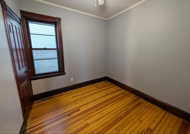 Building Photo - Beautiful 4 BR - Cohoes Available NOW!