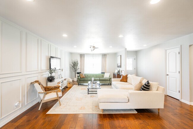 Foto del edificio - 3411 Shell Ave
