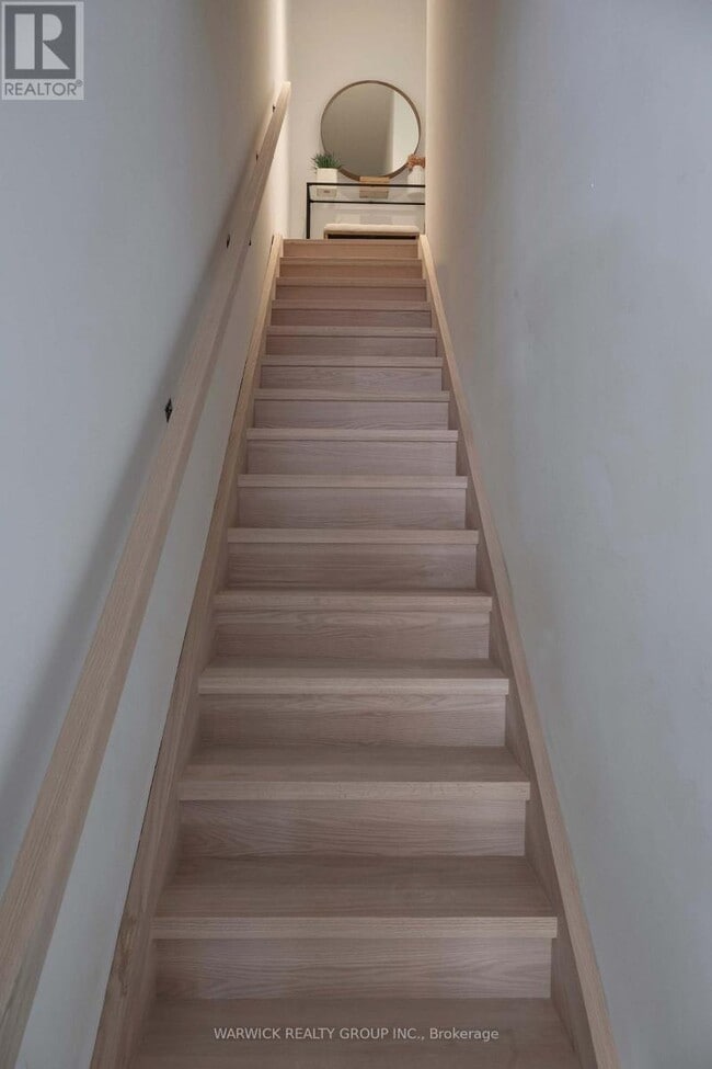 Building Photo - 4365 Bloor St W