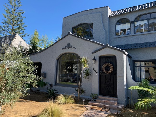 Fachada de la casa adosada - 1284 S Cloverdale Ave