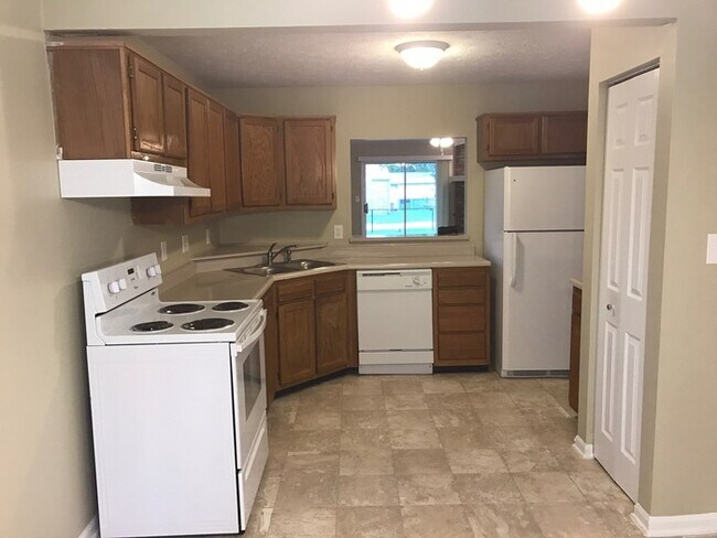 Foto del edificio - 3215 Keystone Lakes Way