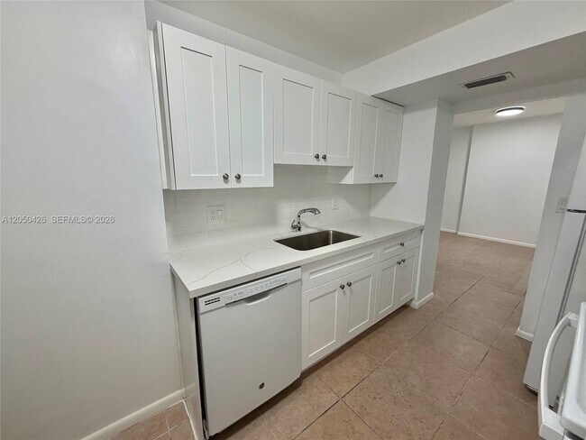 Foto del edificio - 4400 Hillcrest Dr