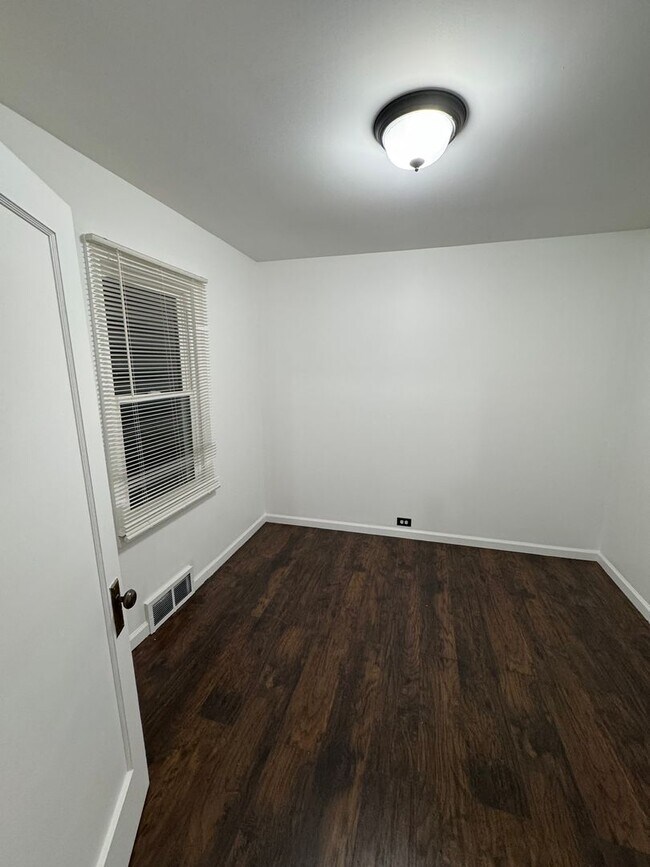 Foto del edificio - AVAILABLE NOW! Charming 2-Bedroom Home in Quiet Pontiac Neighborhood!