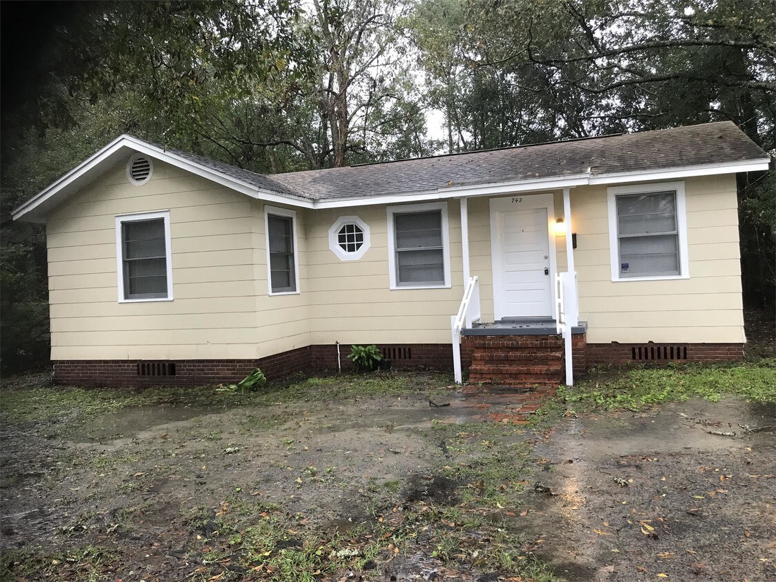 Foto principal - 742 St Clair St