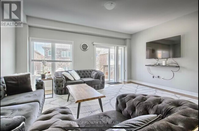 Building Photo - 77 FRENCH PARK CIRCLE