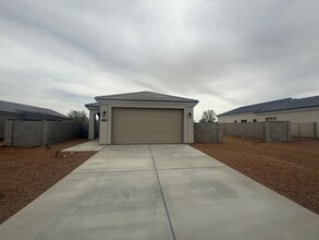 Building Photo - 3270 E Farm Crst Ave