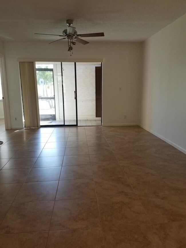 Foto del edificio - 4682 Lucerne Lakes Blvd E
