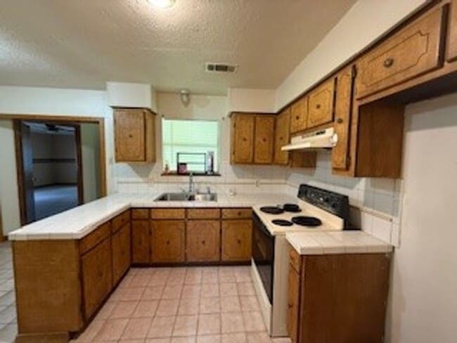 Building Photo - Vintage single story brick home
