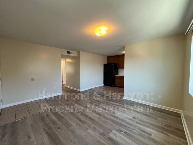 Foto del edificio - 6916 Agnes Ave