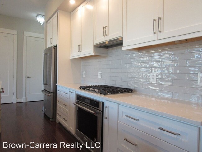 Building Photo - 4 Stationmaster St SE