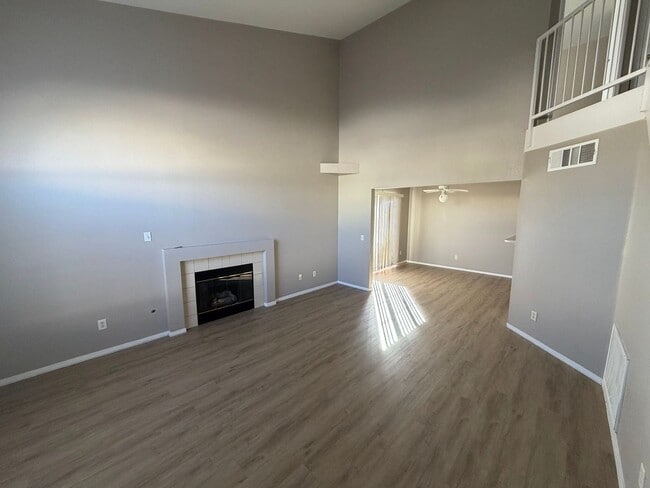 Building Photo - Townhouse with 2 Primary Bedrooms!