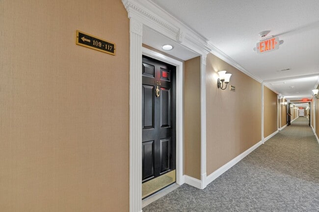 Building Photo - 25109 Plantation Dr NE