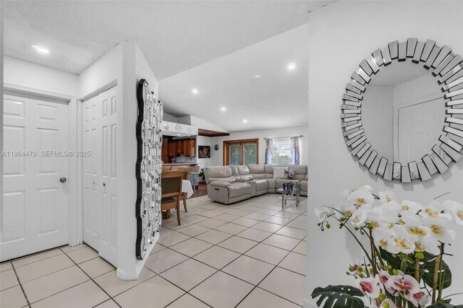 Foto del edificio - 2590 SE 7th Pl