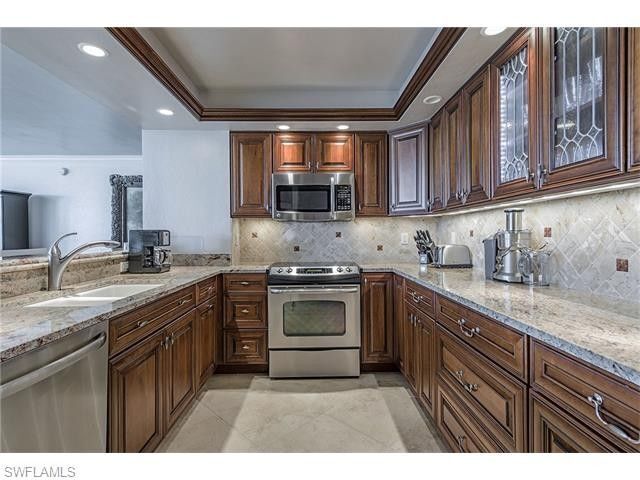 Kitchen - 3115 Gulf Shore Blvd N