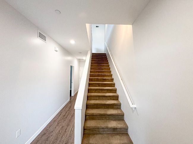 Foto del edificio - 1645 E Cheery Lynn Rd